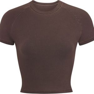 SKIMS Raglan Crop T-Shirt in Cocoa Brown